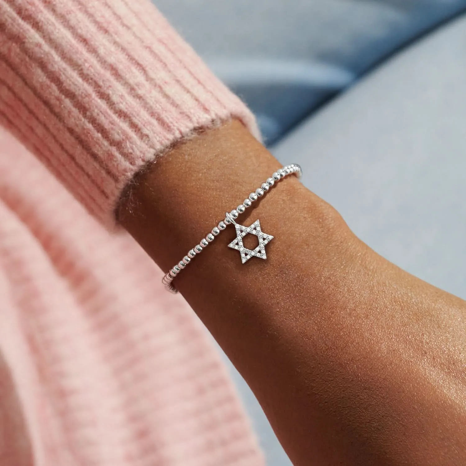 Un Petit Bracelet Plaqué Argent Joyeux Hanoucca 7626 Joma Jewellery