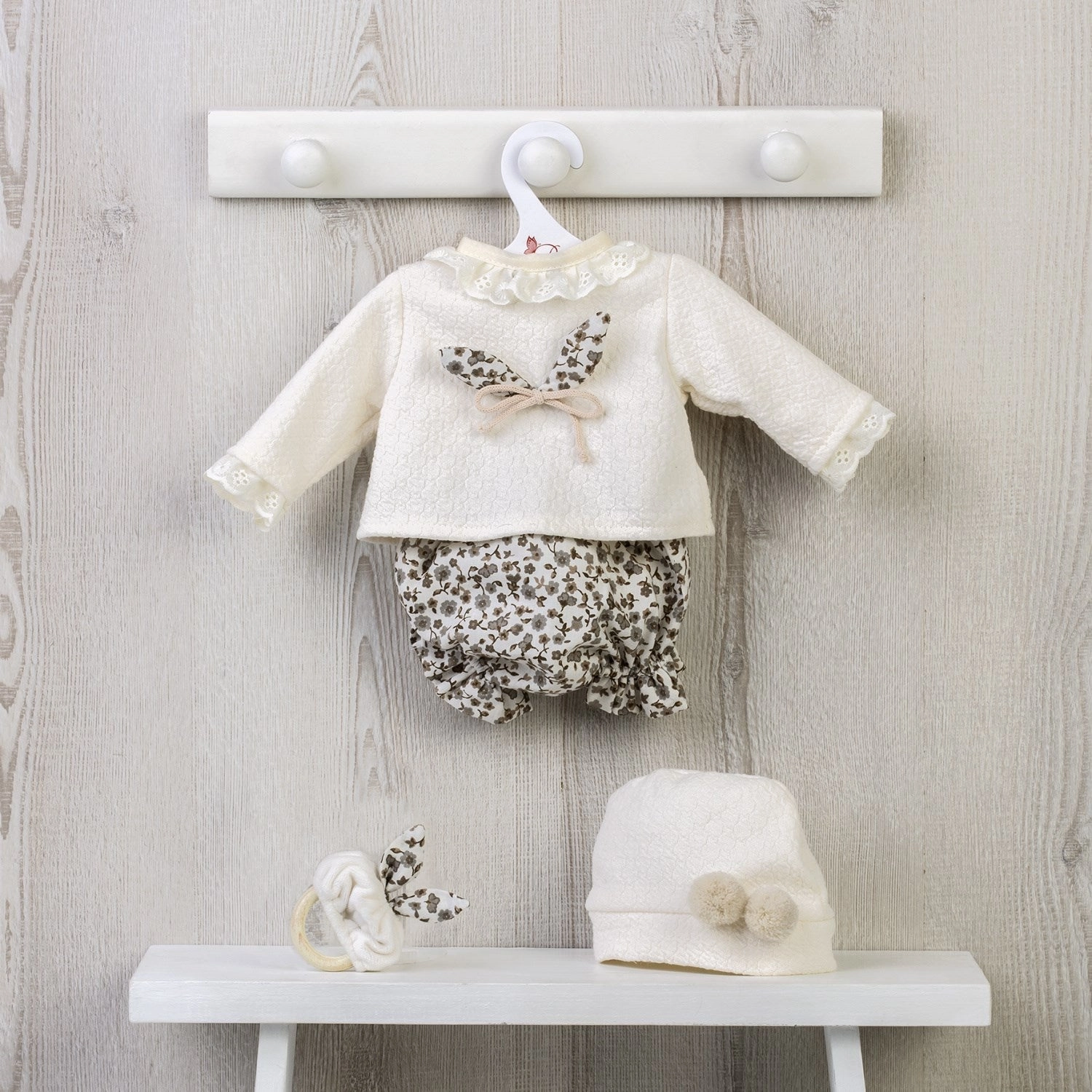 As Hvid/Blonde Leo Doll Clothing