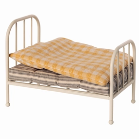 Babykids_Maileg_Toys Maileg Vintage Bed Teddy Junior