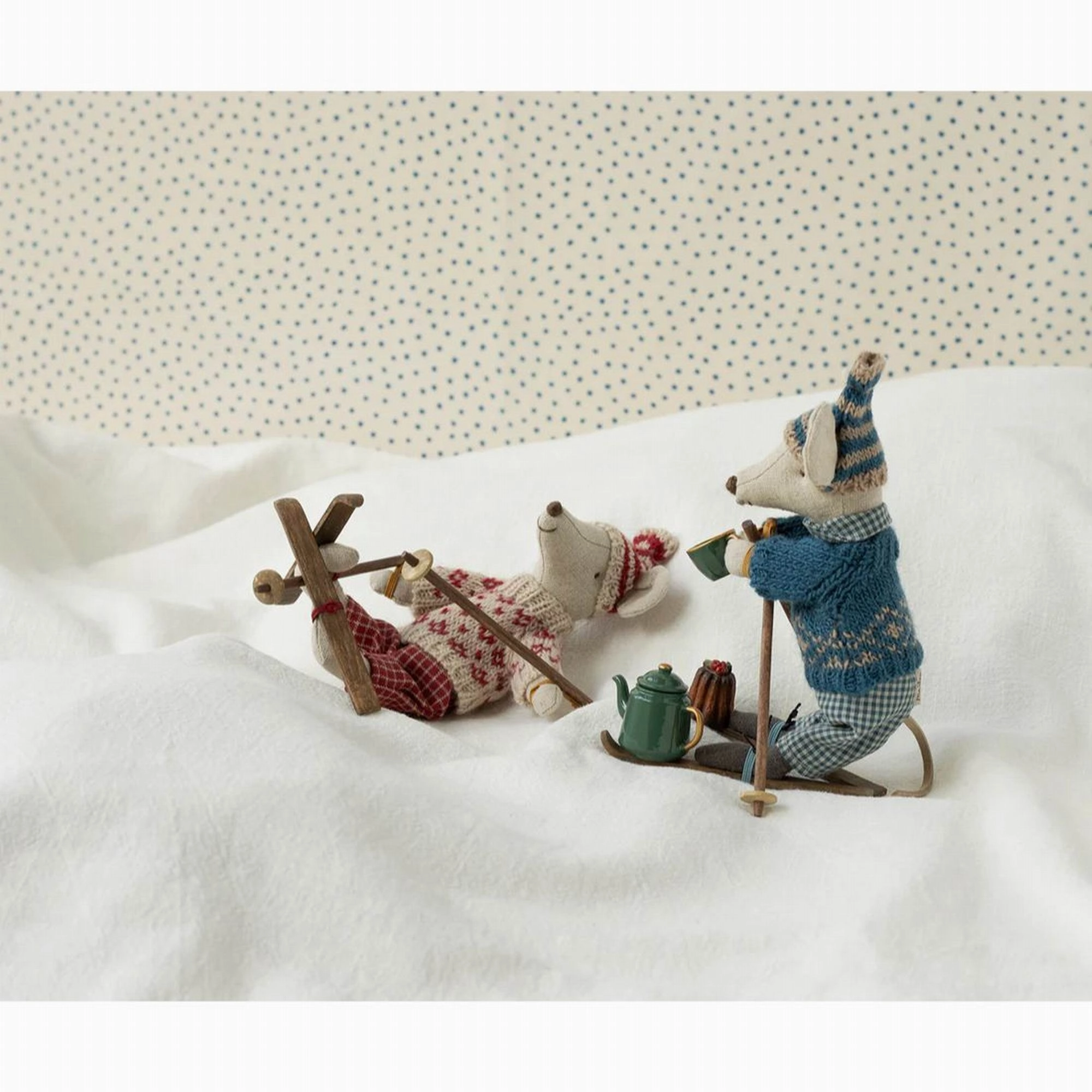 Babykids_Maileg_Toys Maileg Winter Mouse With Ski Set, Mum  Red