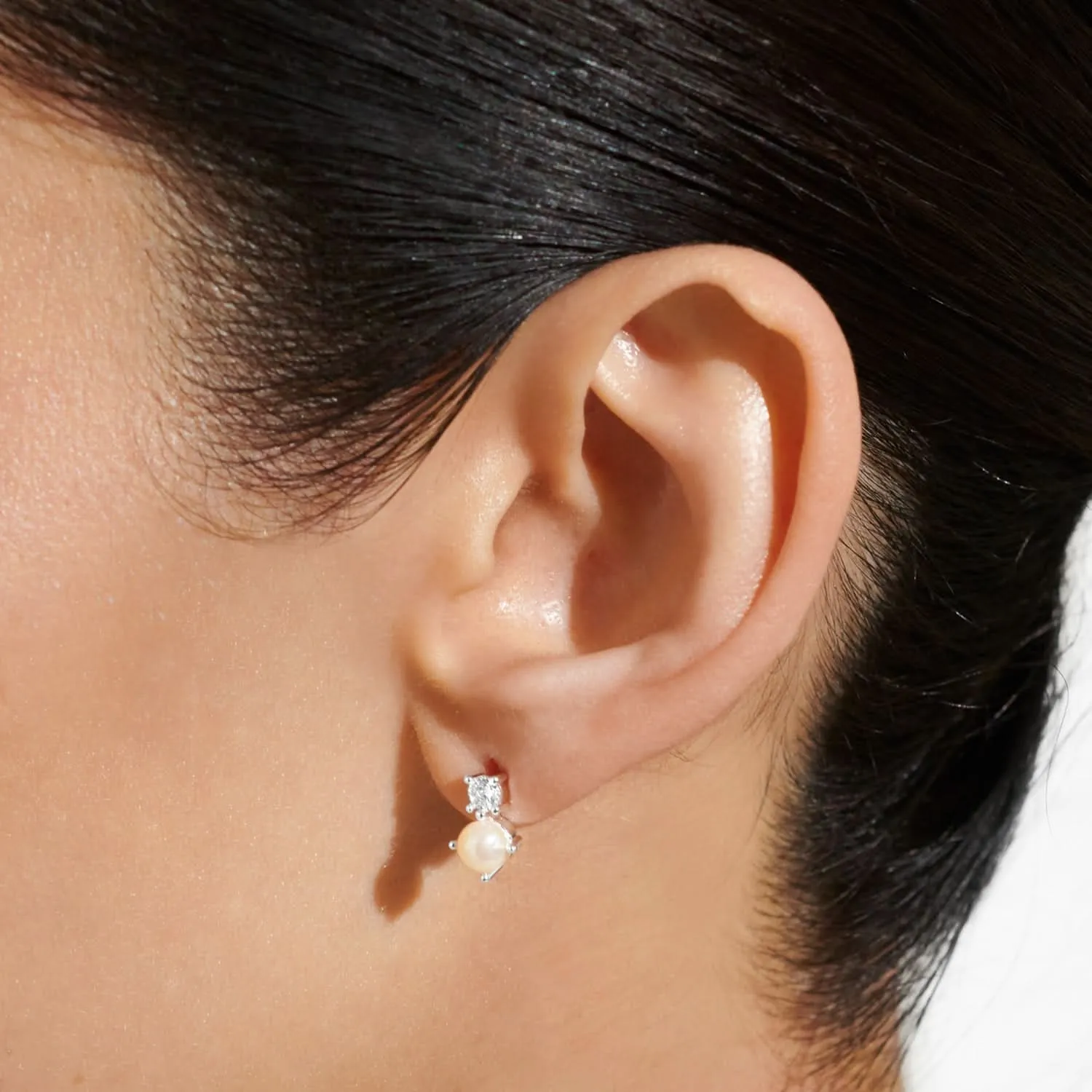 Boucles d'oreilles argentées à clous Halo Perle et Zirconium Cubique 7843 Joma Jewellery