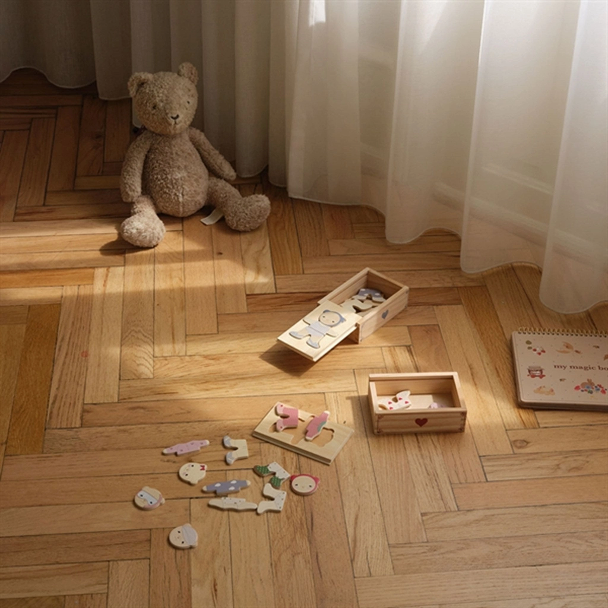 Konges Sljd Wooden Teddy Dress-Up Puzzle Red