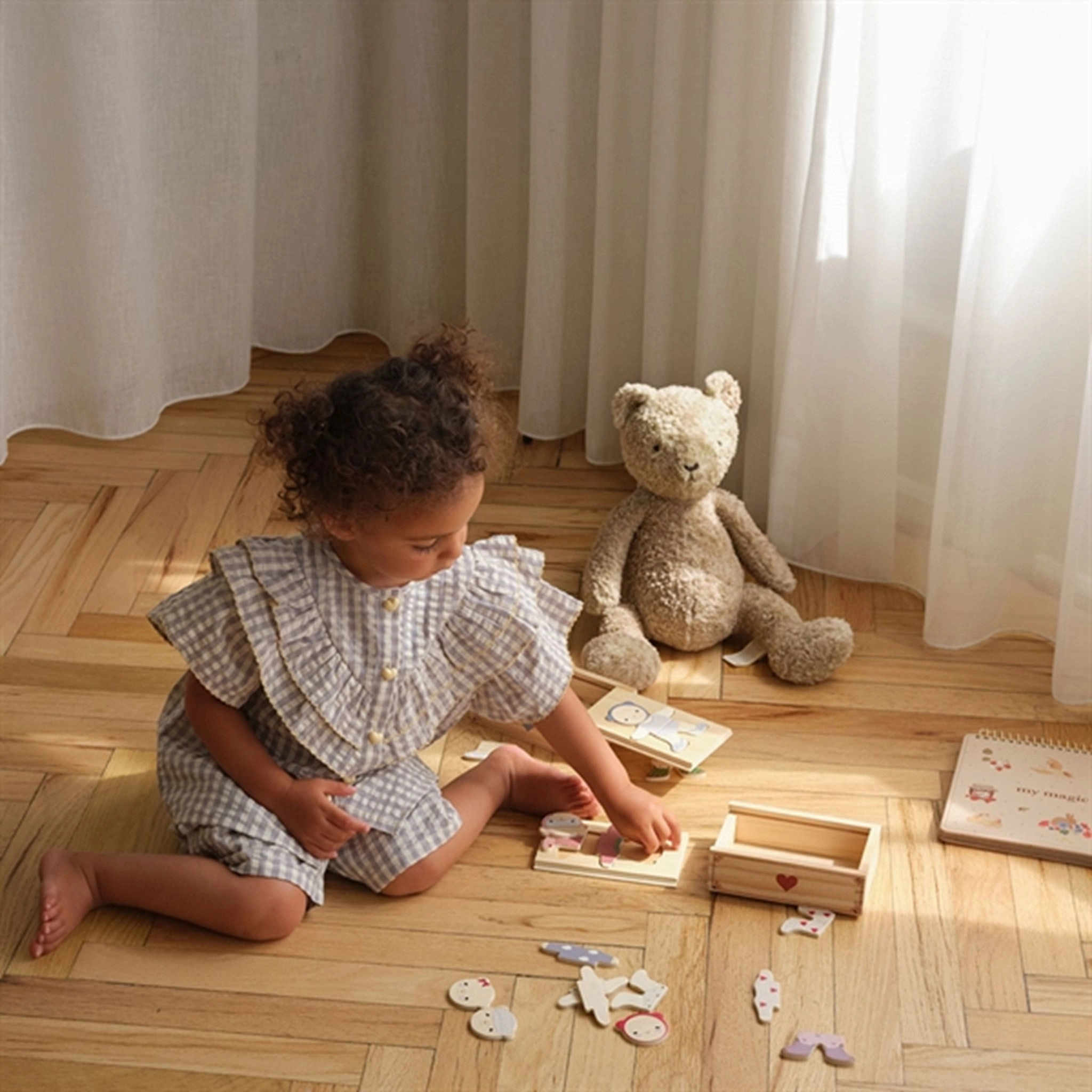 Konges Sljd Wooden Teddy Dress-Up Puzzle Red