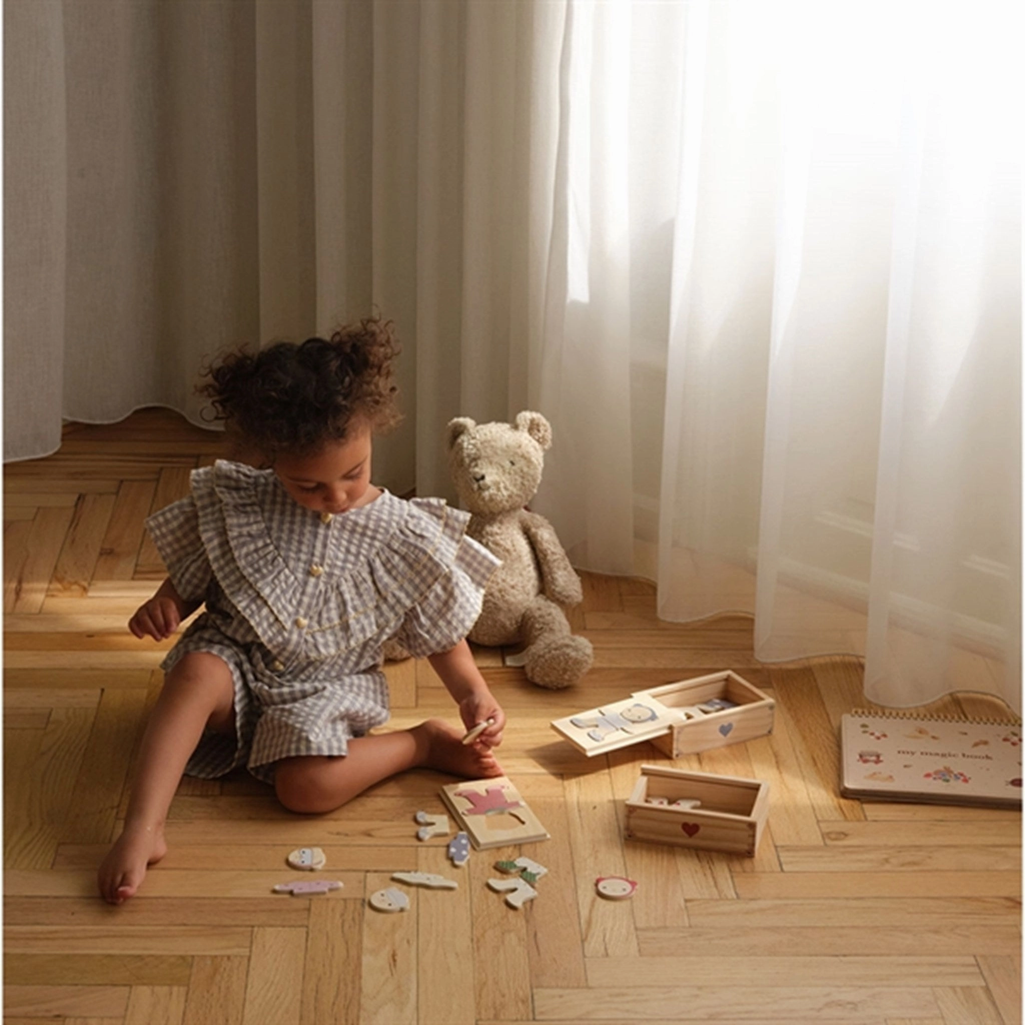 Konges Sljd Wooden Teddy Dress-Up Puzzle Red
