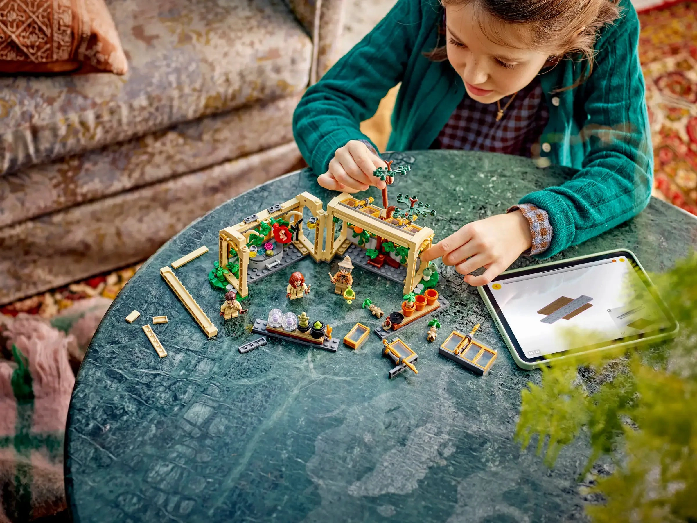 LEGO 76445 HARRY POTTER Hogwarts Castle: Herbology Class