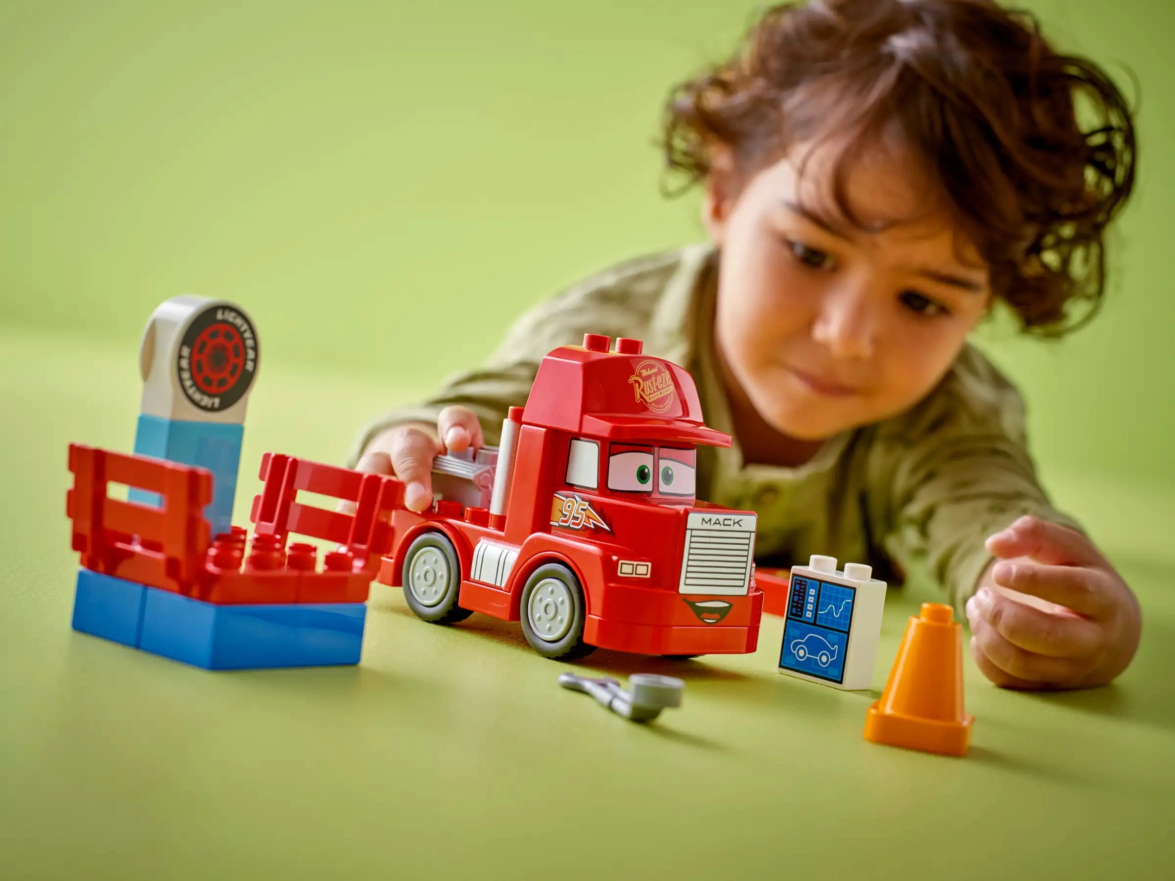 LEGO DUPLO 10417 Mack at the Race