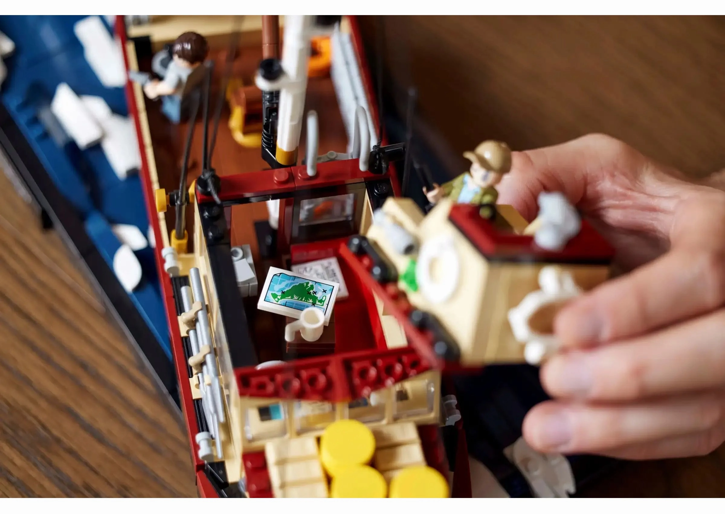 LEGO IDEAS 21350 Jaws