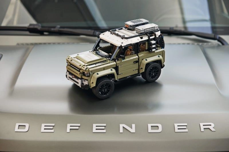 LEGO TECHNIC 42110 Land Rover Defender Off Roader 4x4 Car Toy