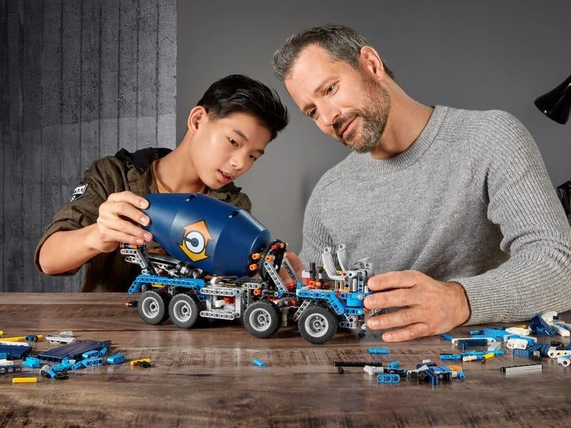 LEGO TECHNIC 42112 Concrete Mixer Truck