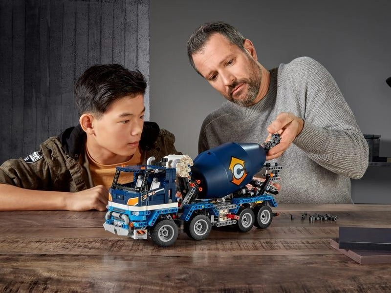 LEGO TECHNIC 42112 Concrete Mixer Truck