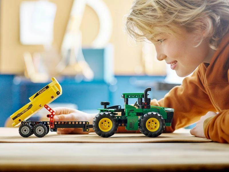 LEGO TECHNIC 42136 John Deere 9620R 4WD Tractor