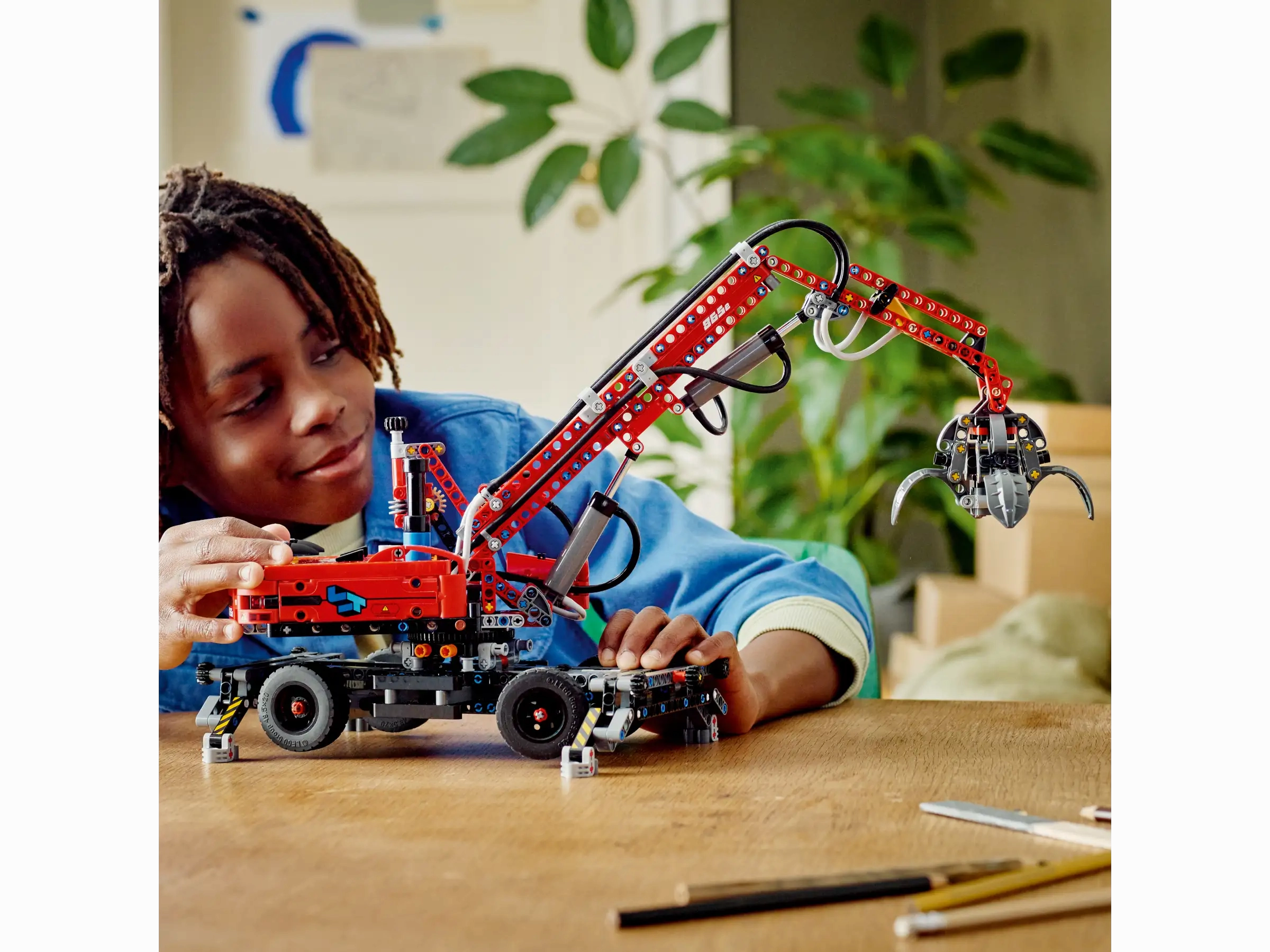 LEGO TECHNIC 42144 Material Handler