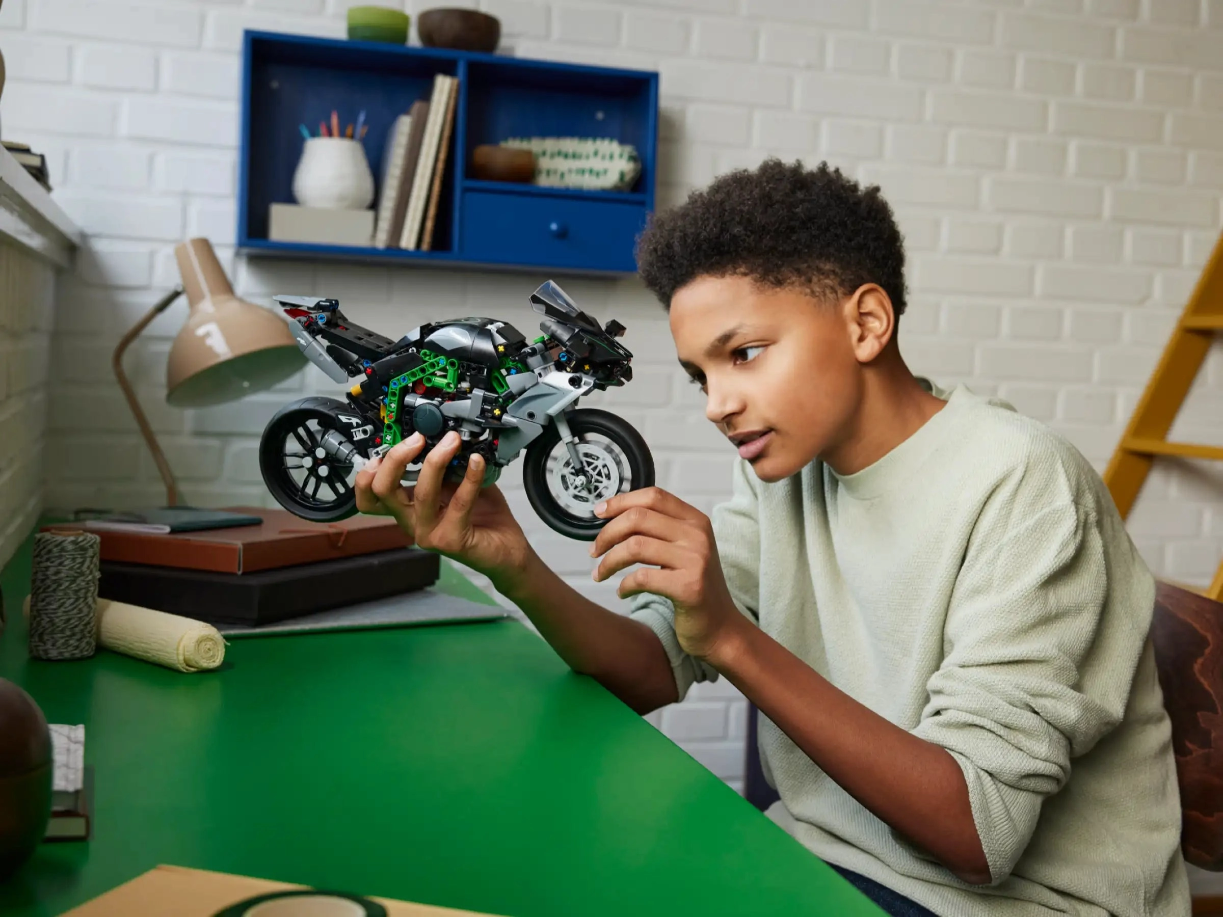 LEGO TECHNIC 42170 Kawasaki Ninja H2R Motorcycle