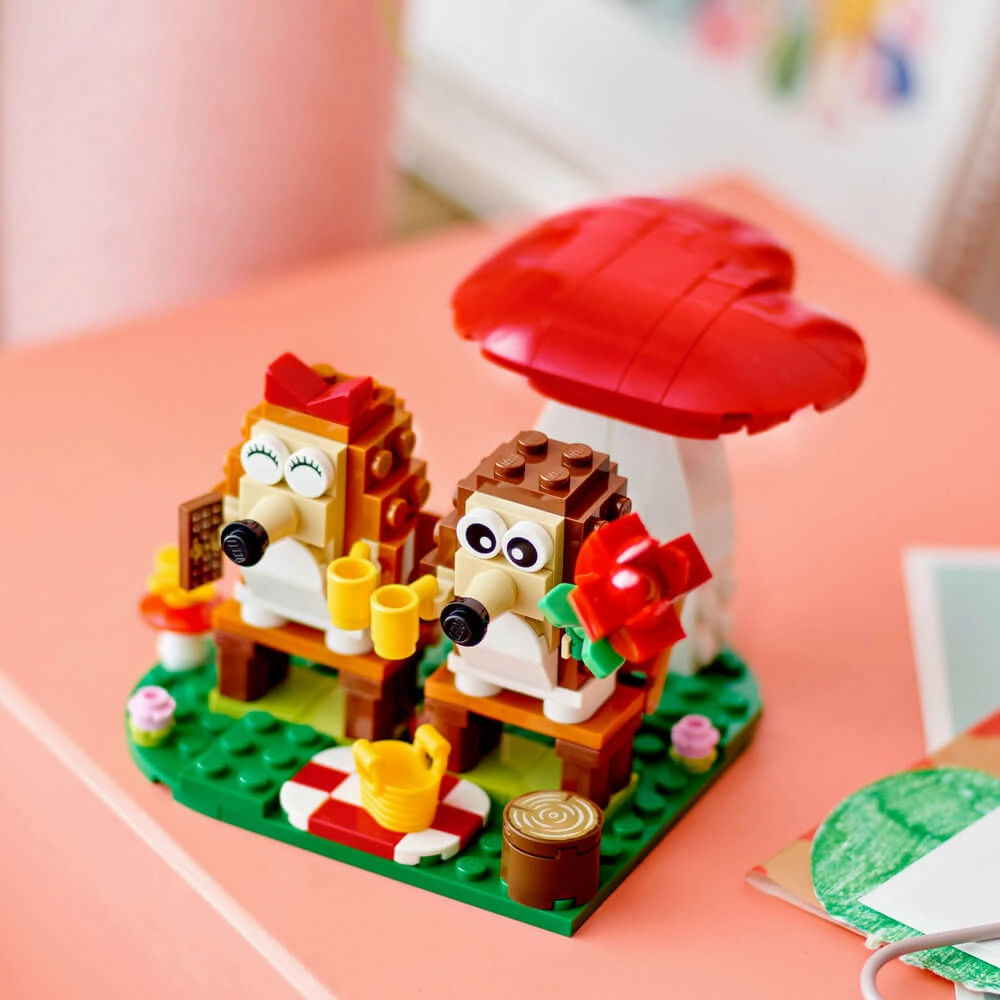 Lego Toys LEGO Iconic Hedgehog Picnic Date Building Kit 40711