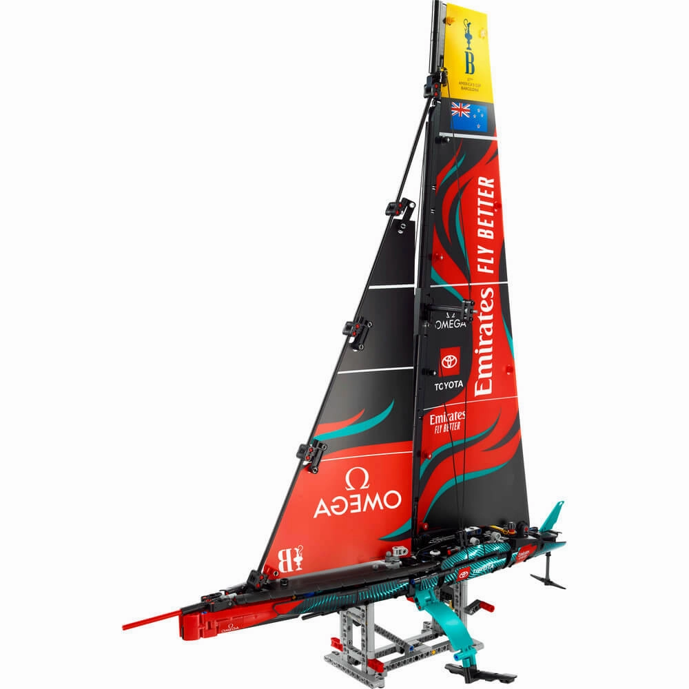 Lego Toys LEGO Technic Emirates Team New Zealand AC75 Yacht 962 Piece Building Set (42174)
