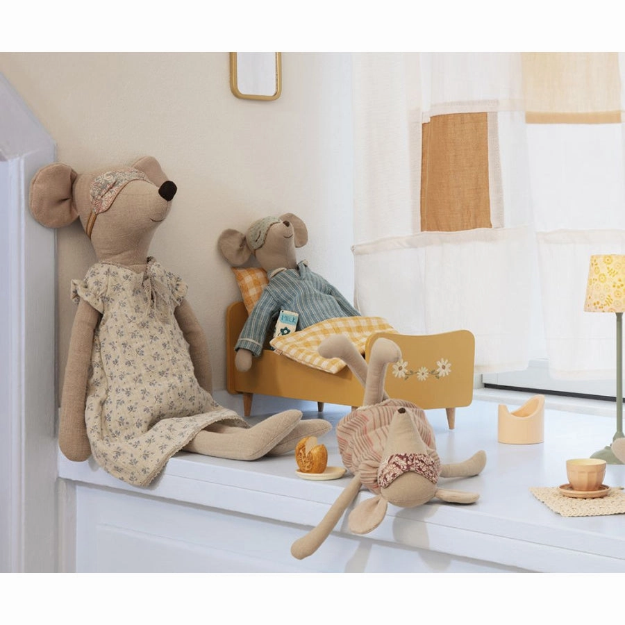 Maileg Medium Mouse, Nightgown