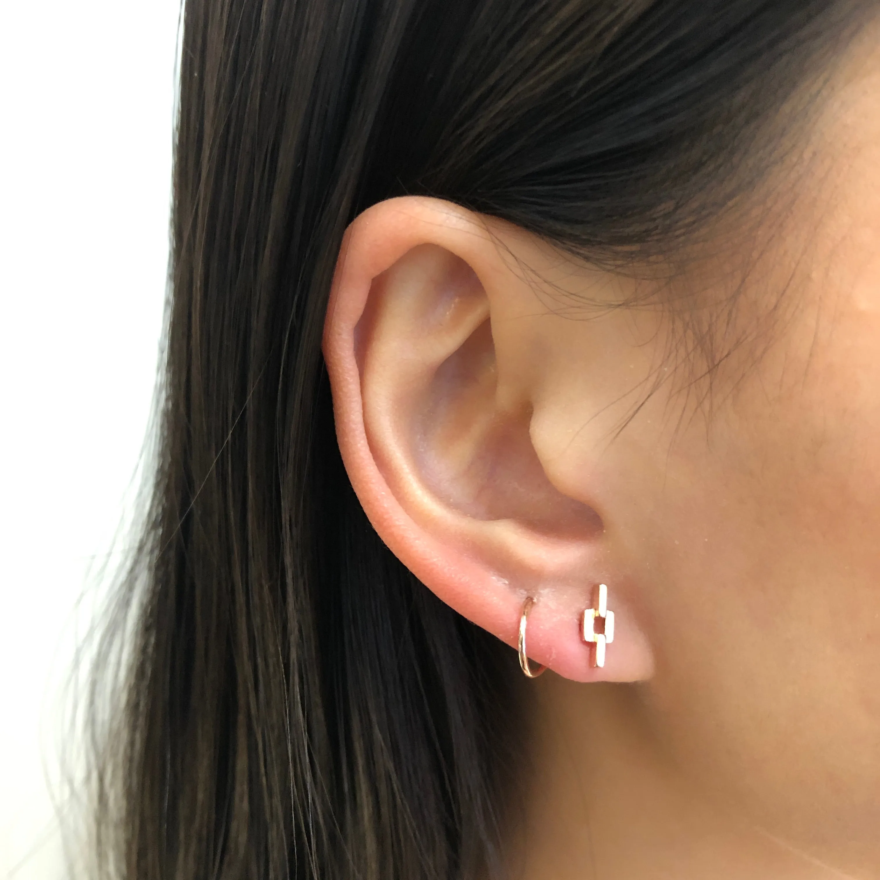 Boucles d'oreilles Aurore Twirl de Maria Black, or rose