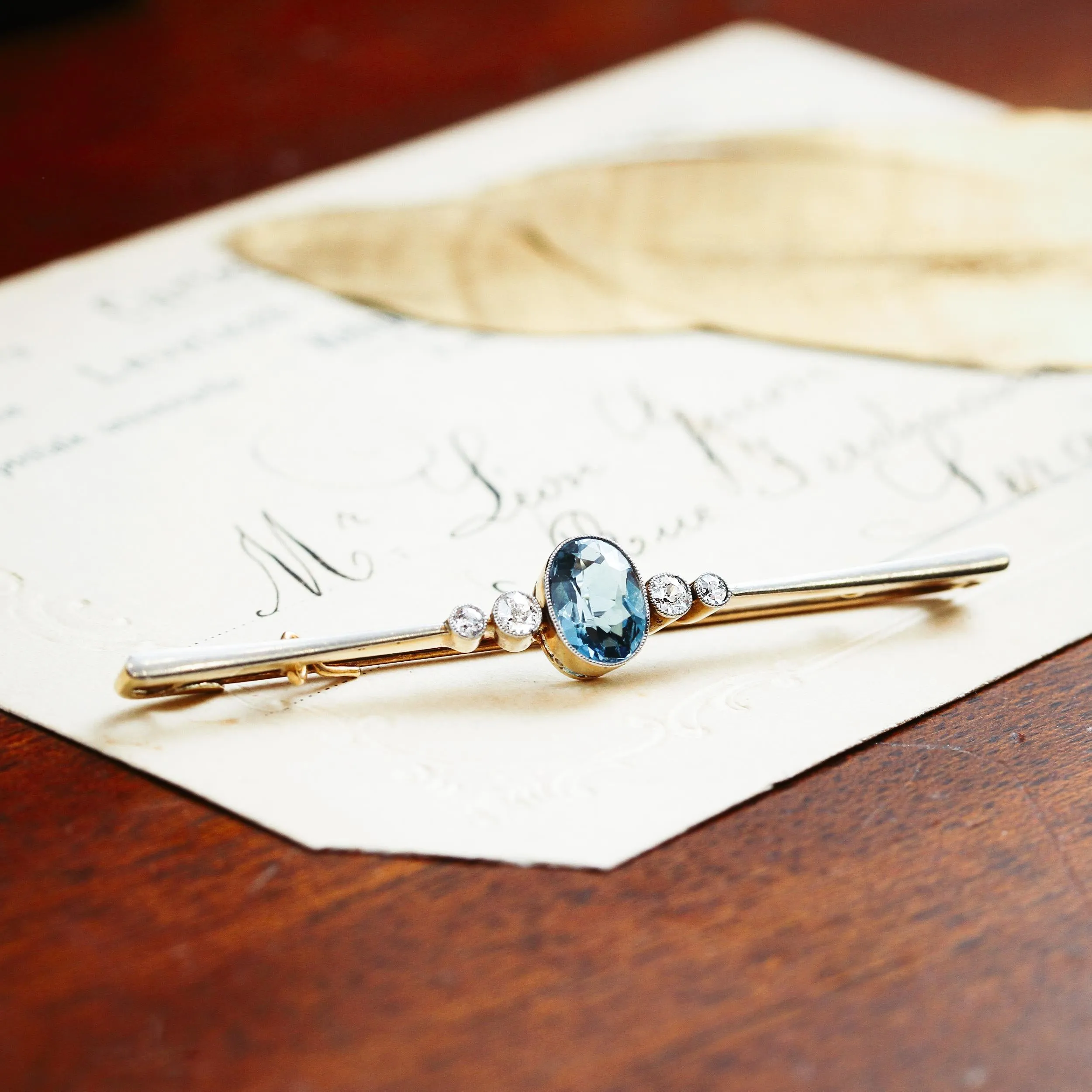 Broche barre en aigue-marine antique impeccable et diamants