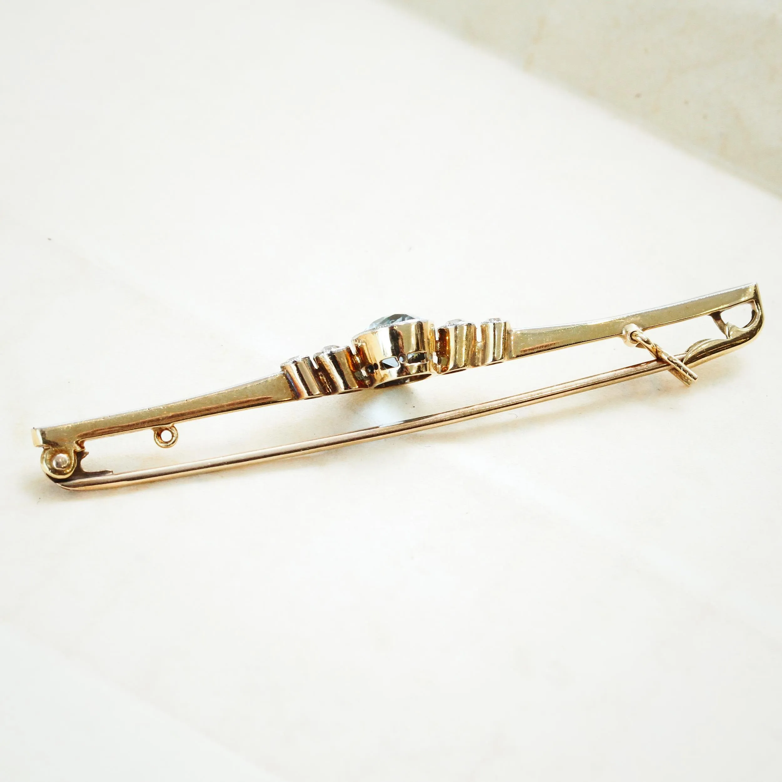 Broche barre en aigue-marine antique impeccable et diamants