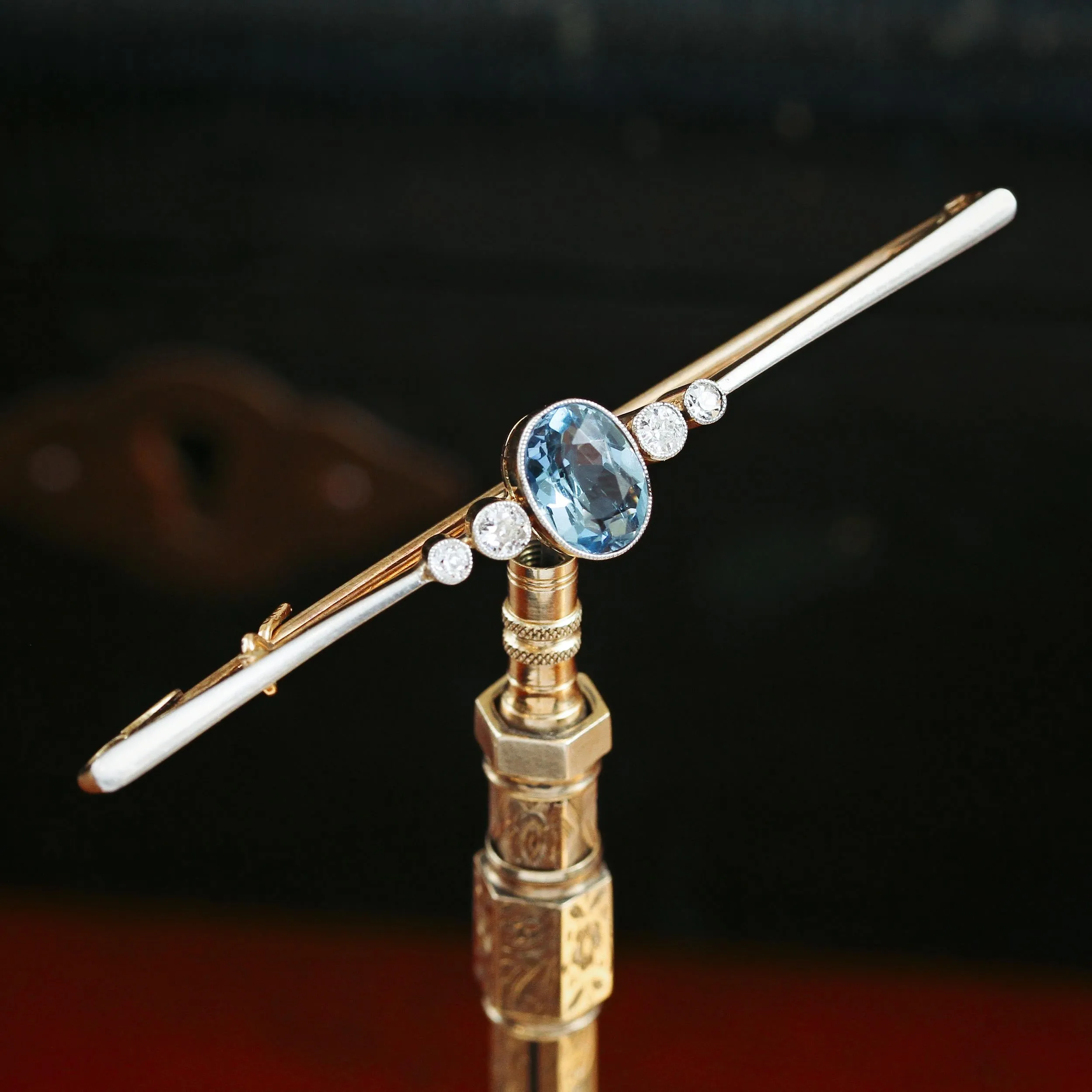 Broche barre en aigue-marine antique impeccable et diamants